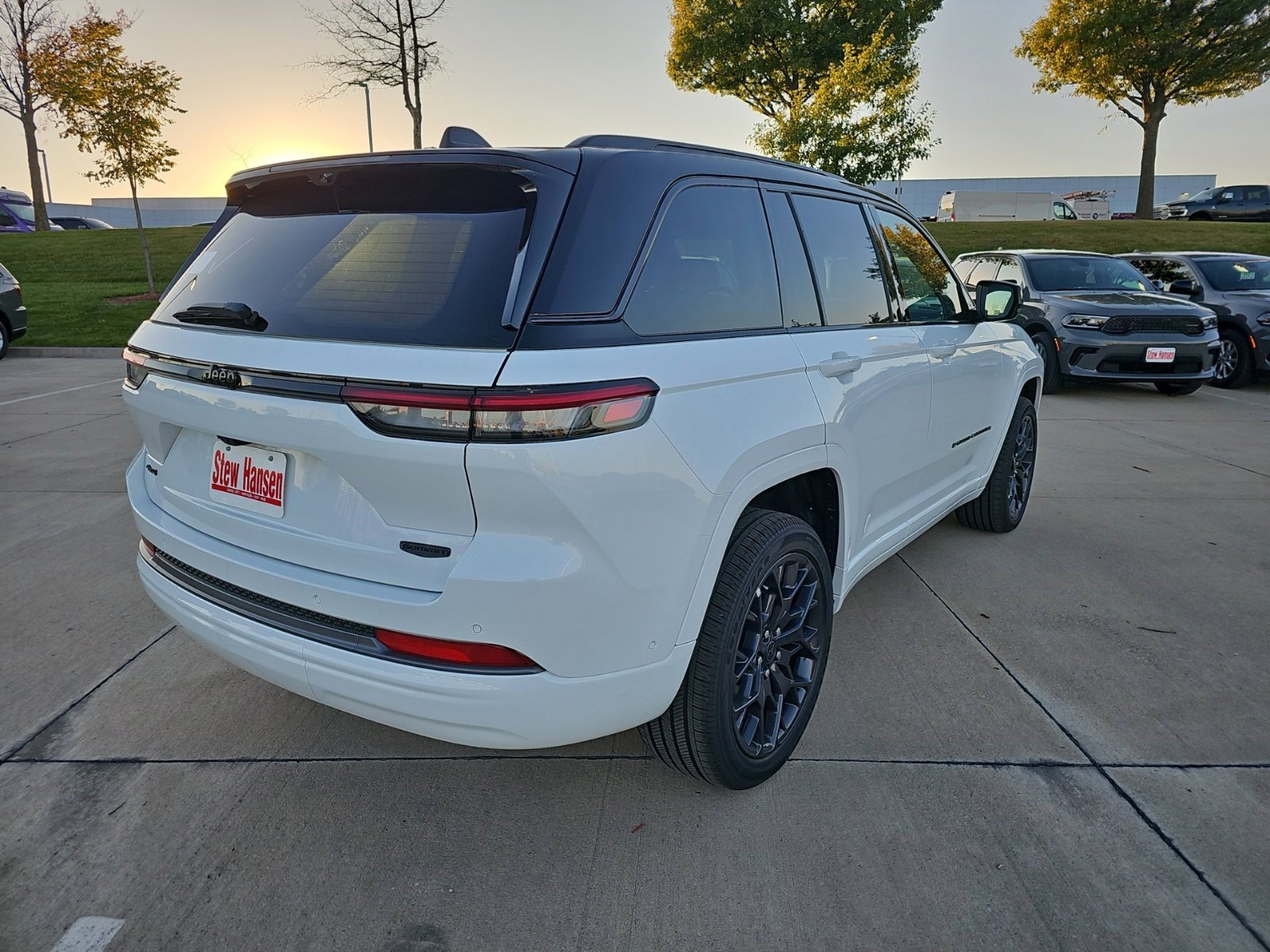 New 2027 Jeep Grand Cherokee Summit AWD/4WD image 6