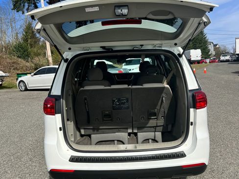 Used 2020 Kia Sedona LX FWD image 23