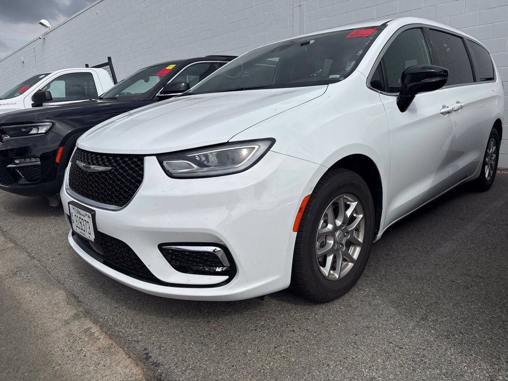 Used 2025 Chrysler Pacifica Select FWD image 1