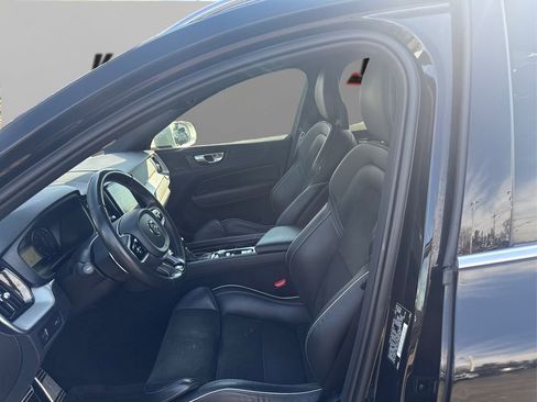 Used 2018 Volvo XC60 T5 R-Design w/ Convenience Package image 9