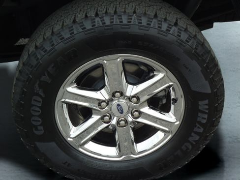 Used 2025 Ford F150 Lariat w/ Bed Utility Package AWD/4WD image 9