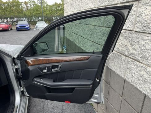 Used 2014 Mercedes-Benz E 550 4MATIC Sedan image 38