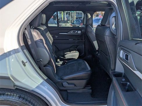 Used 2025 Ford Explorer ST image 18