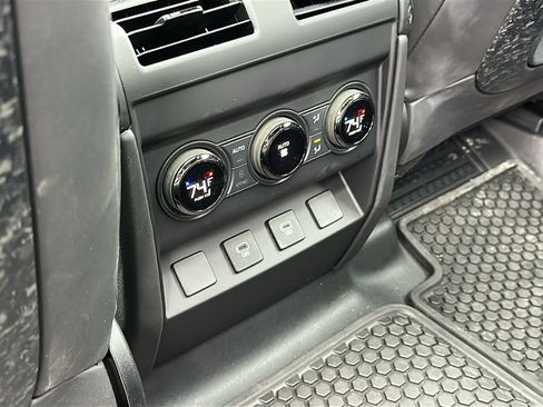 Certified 2025 Land Rover Defender 110 AWD/4WD image 28