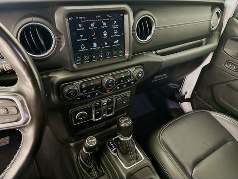 Used 2022 Jeep Wrangler Unlimited Sahara w/ Cold Weather Group AWD/4WD image 26