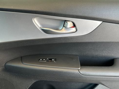 Used 2023 Kia Forte LXS w/ LXS Technology Package FWD image 17
