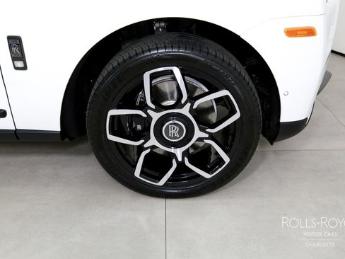 Used 2023 Rolls-Royce Cullinan Black Badge w/ Driver's Package image 43