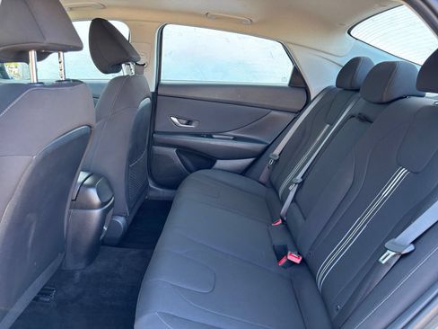 Used 2025 Hyundai Elantra SEL FWD image 25
