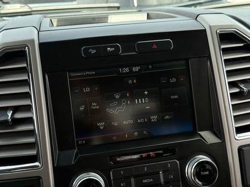 Used 2015 Ford F150 Lariat w/ Equipment Group 502A Luxury AWD/4WD image 22