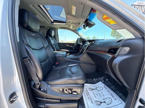 Used 2018 Cadillac Escalade Premium Luxury AWD/4WD image 32