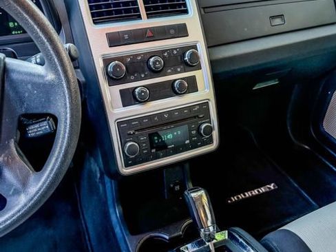 Used 2009 Dodge Journey SXT w/ Flexible Seating Group image 7