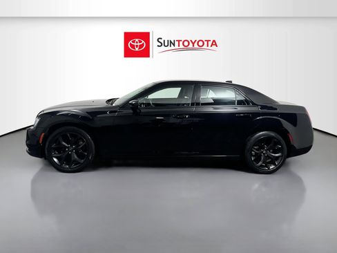 Used 2021 Chrysler 300 Touring w/ Sport Appearance Package image 7