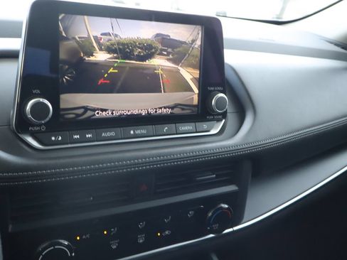 Used 2024 Nissan Rogue S FWD image 26