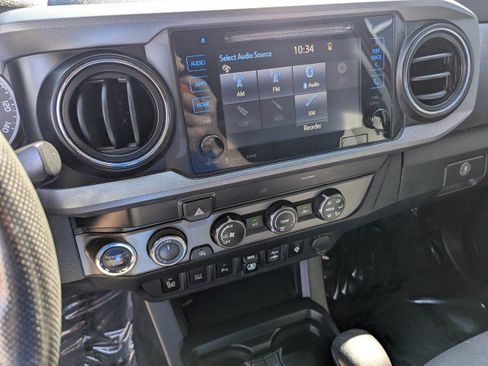 Used 2019 Toyota Tacoma TRD Off-Road w/ Technology Package AWD/4WD image 18
