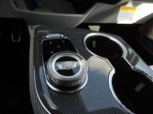 New 2026 Cadillac Optiq Luxury 2 image 20