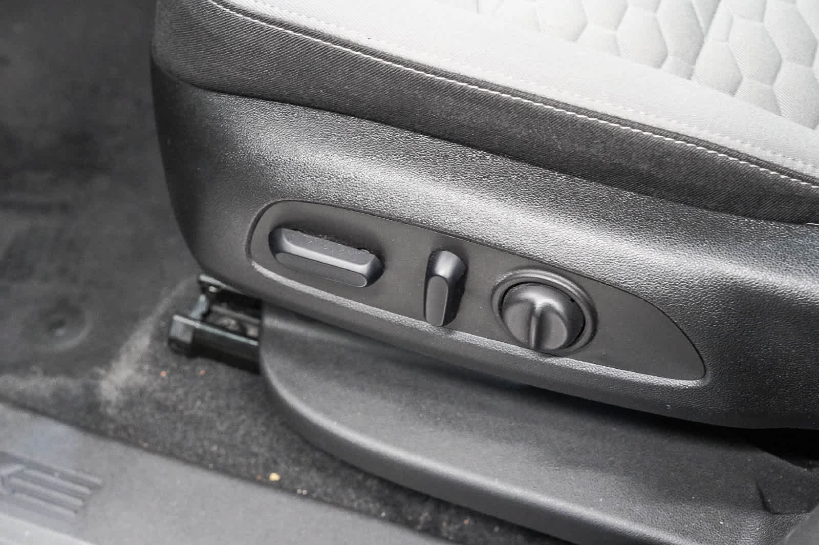 Used 2020 Chevrolet Equinox LS w/ LS Convenience Package FWD image 22