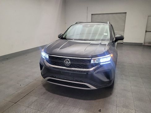 Used 2023 Volkswagen Taos SE w/ Panoramic Sunroof Package FWD image 15