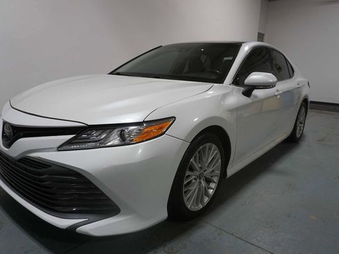Used 2019 Toyota Camry XLE image 1