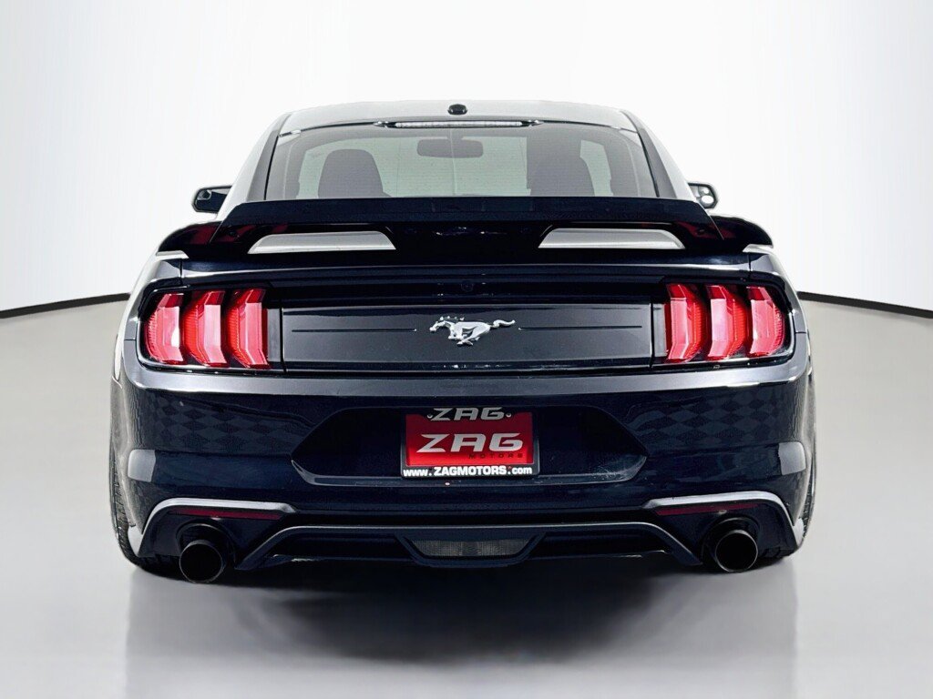 Used 2020 Ford Mustang Coupe RWD image 4