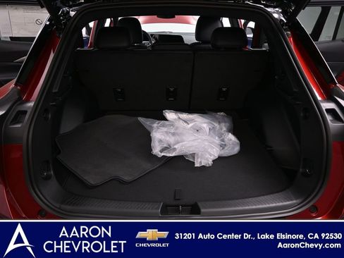 New 2026 Chevrolet Equinox EV LT w/ LPO, Blackout Package AWD/4WD image 28