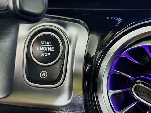 Used 2023 Mercedes-Benz GLB 250 w/ Premium Package image 18