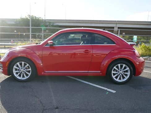 Used 2019 Volkswagen Beetle 2.0T SE FWD image 2