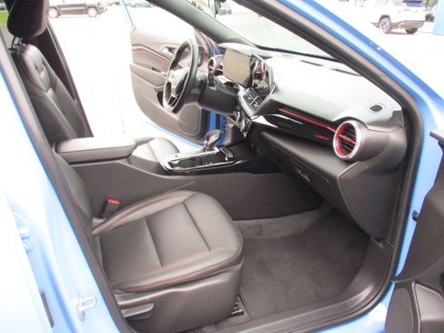 Certified 2024 Chevrolet Trax RS FWD image 15