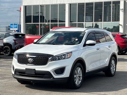 Used 2017 Kia Sorento AWD w/ LX Convenience Package image 5