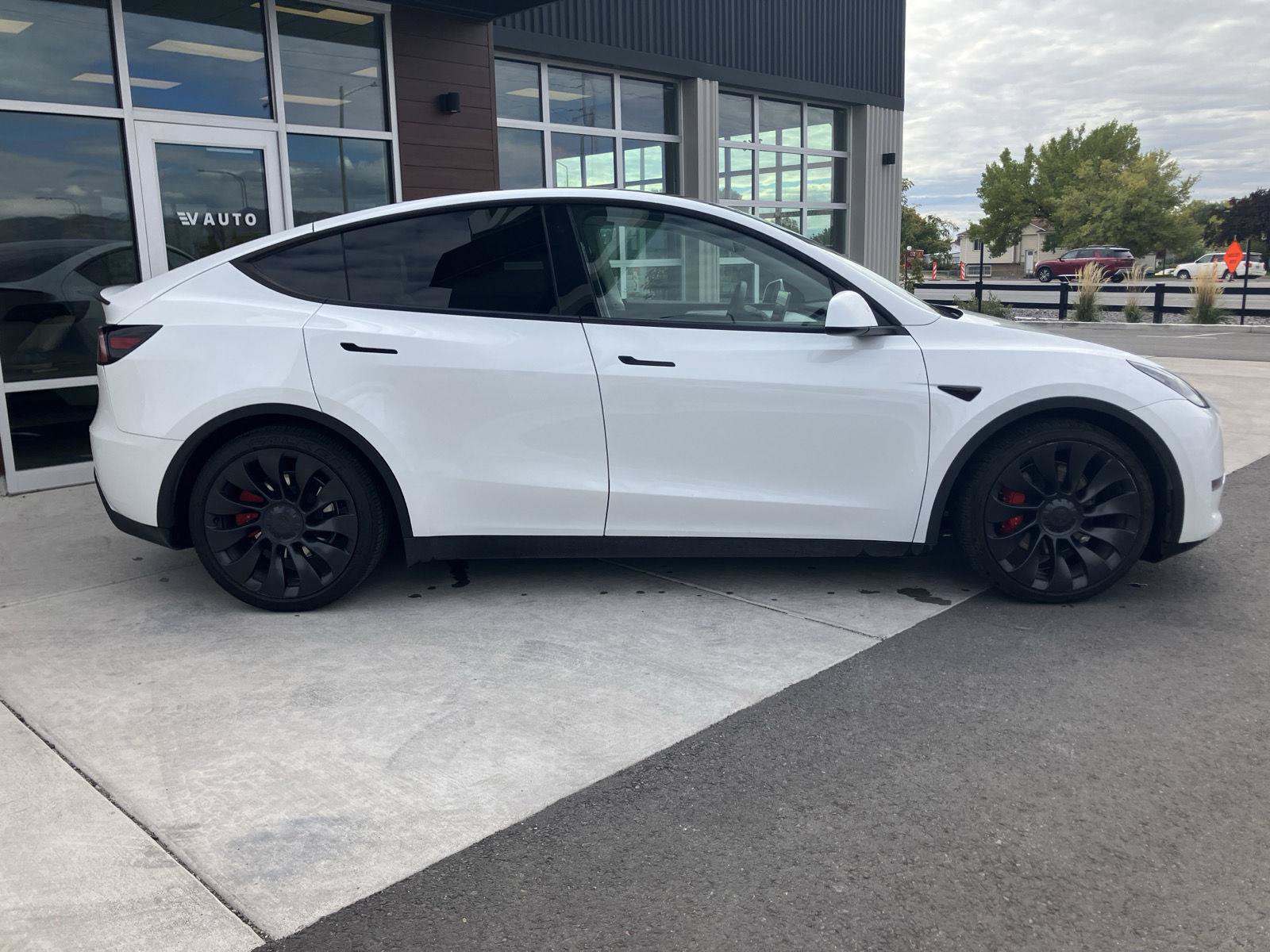 Used 2023 Tesla Model Y Performance AWD/4WD image 9