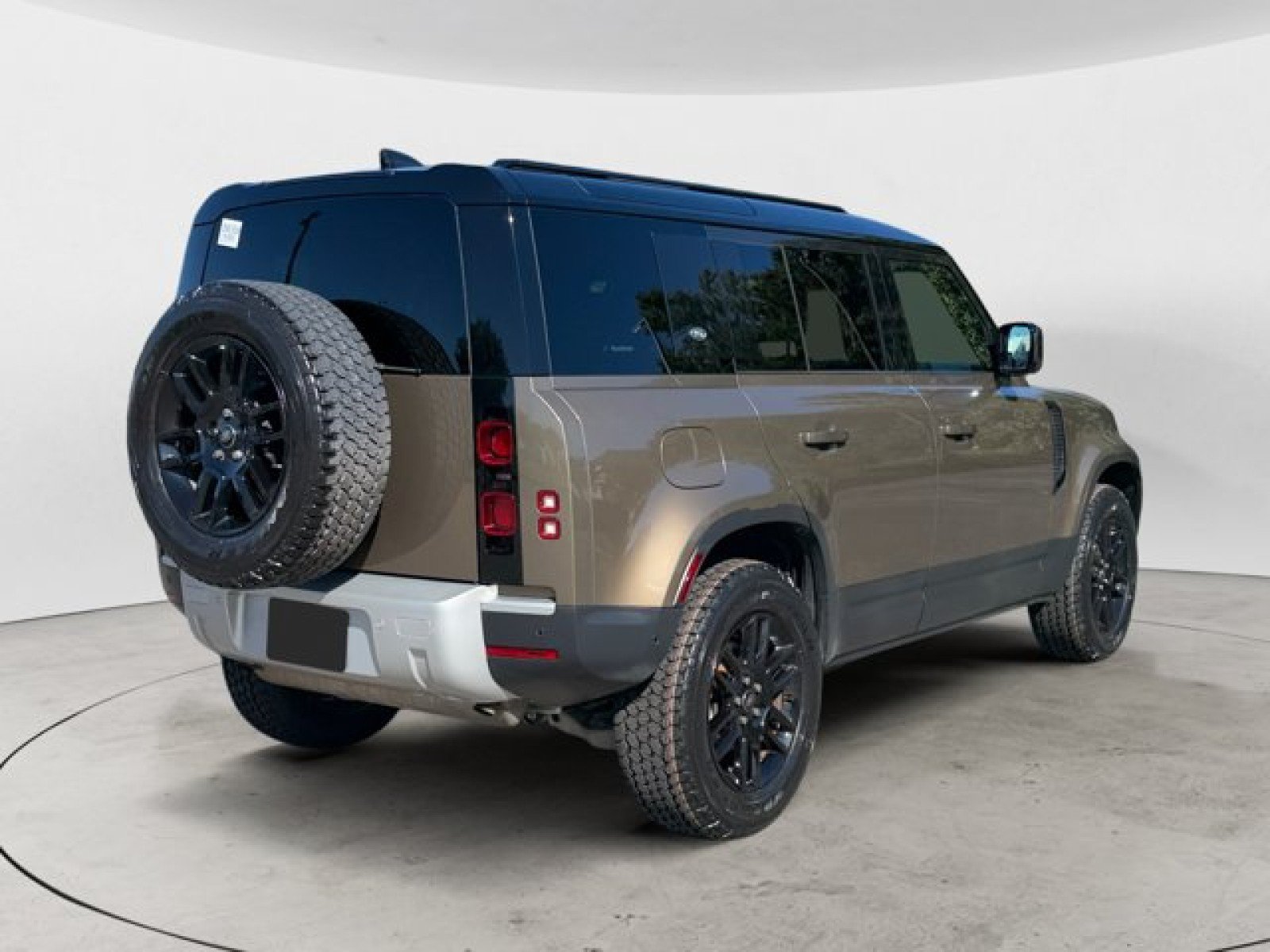 Used 2024 Land Rover Defender 110 S AWD/4WD image 4