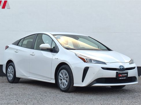 Used 2021 Toyota Prius LE image 1