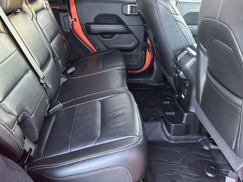 Used 2018 Jeep Wrangler Unlimited Sahara image 20