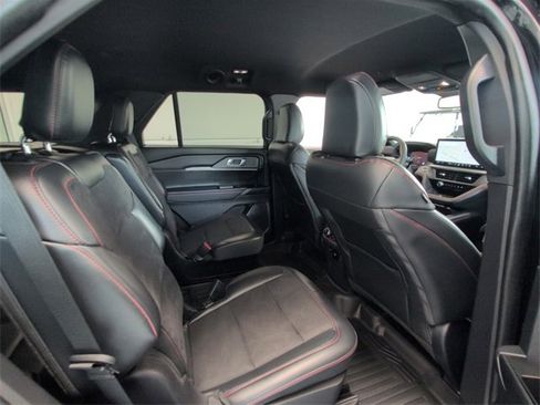 Used 2025 Ford Explorer ST image 13
