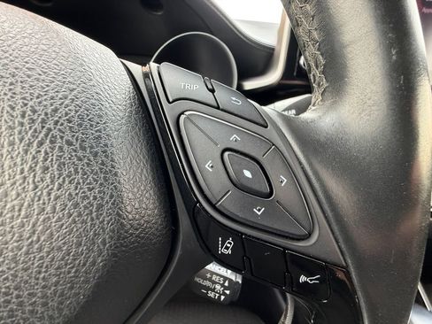 Used 2019 Toyota C-HR XLE FWD image 24