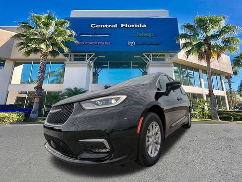 New 2026 Chrysler Pacifica Select image 9