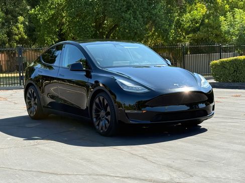 Used 2020 Tesla Model Y Performance image 3