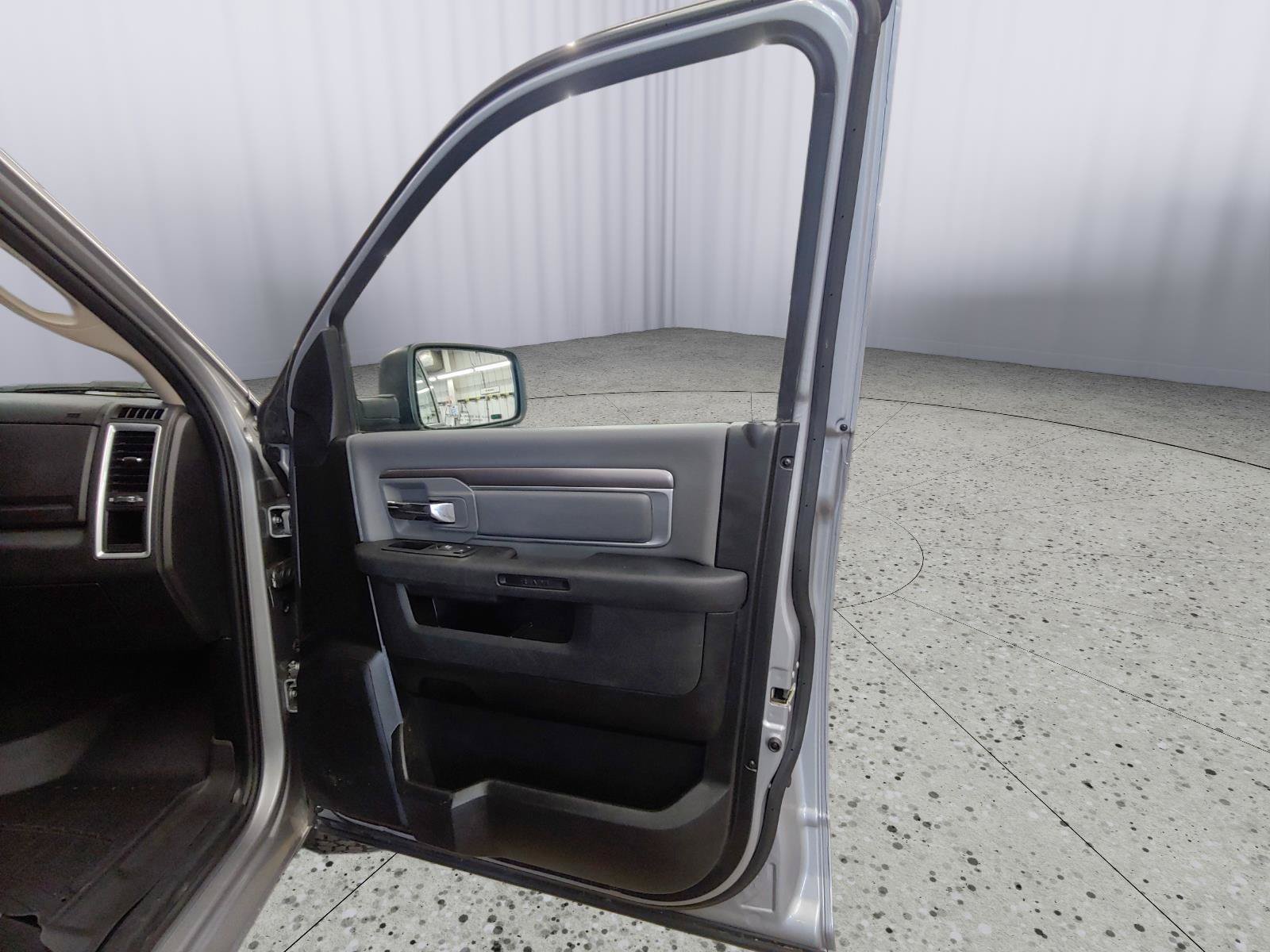 Used 2024 RAM 1500 Classic SLT AWD/4WD image 28