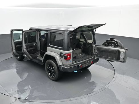 Used 2023 Jeep Wrangler Unlimited Sahara w/ Cold Weather Group AWD/4WD image 30
