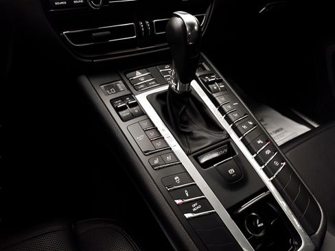 Used 2021 Porsche Macan Turbo AWD/4WD image 10