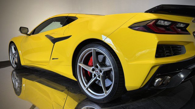 Used 2025 Chevrolet Corvette E-Ray w/ Stealth Interior Trim Package AWD/4WD image 25