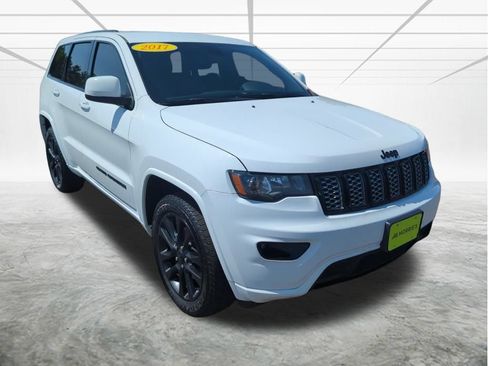 Used 2017 Jeep Grand Cherokee Altitude AWD/4WD image 8