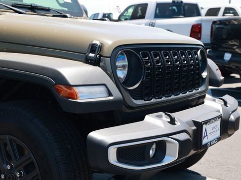 New 2026 Jeep Gladiator Sport AWD/4WD image 7