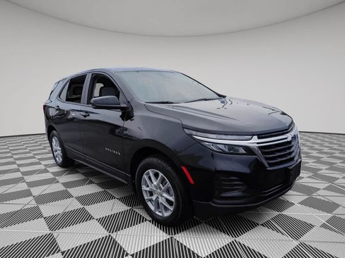 Certified 2023 Chevrolet Equinox LS w/ LS Convenience Package AWD/4WD image 3