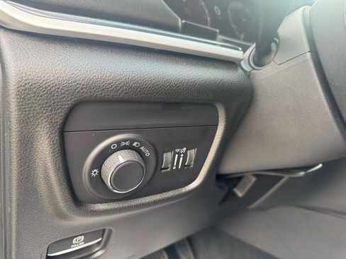 Used 2023 Jeep Grand Cherokee Laredo w/ Luxury Tech Group I AWD/4WD image 47