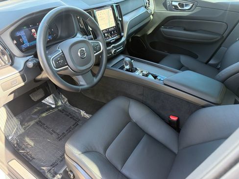 Used 2025 Volvo XC60 B5 Core AWD/4WD image 6