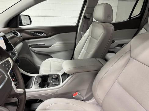 Used 2023 GMC Acadia SLT w/ Technology Package image 15
