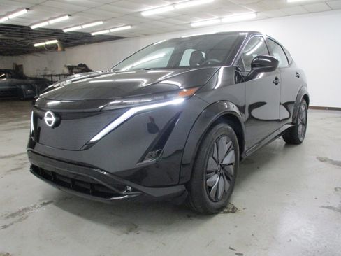 Used 2023 Nissan Ariya AWD image 3