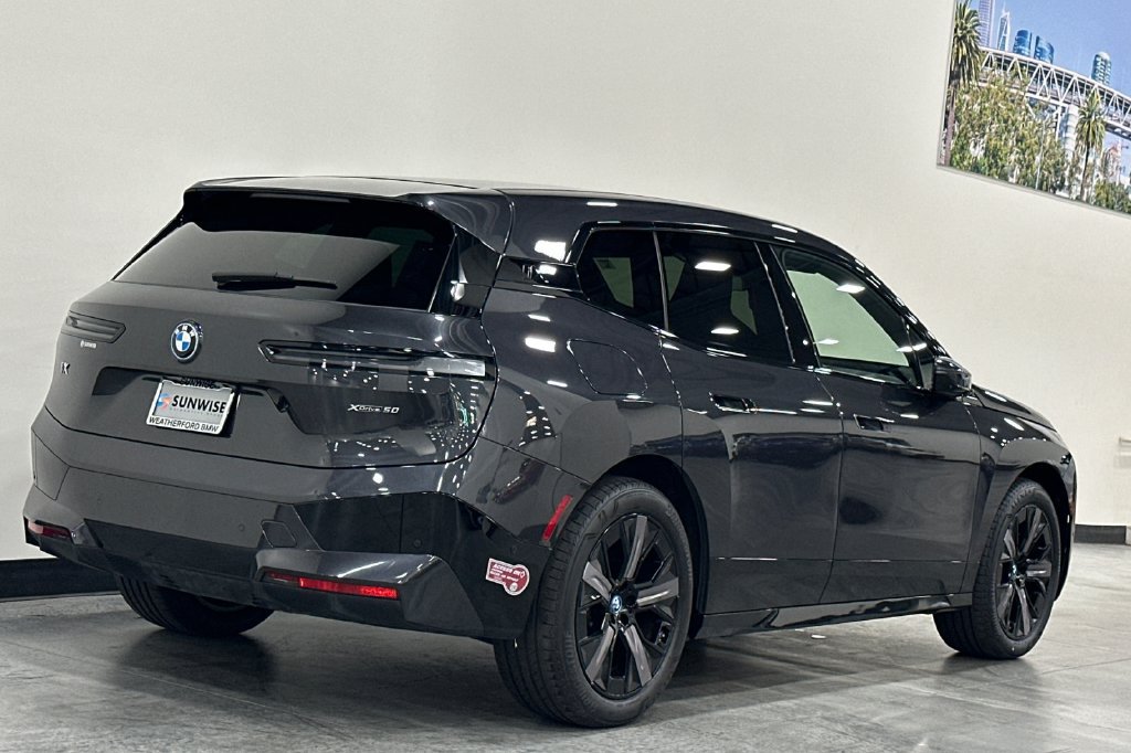 Used 2024 BMW iX xDrive50 w/ Sport Package AWD/4WD image 4