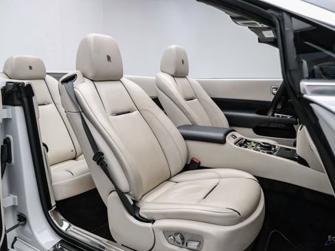 Used 2017 Rolls-Royce Dawn RWD image 57