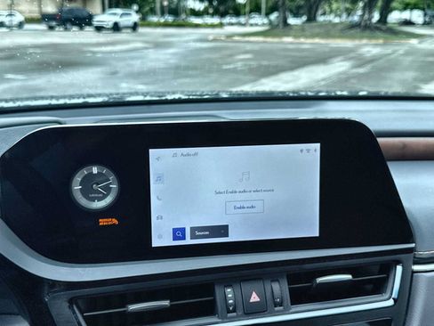Used 2025 Lexus ES 350 w/ Premium Package FWD image 18